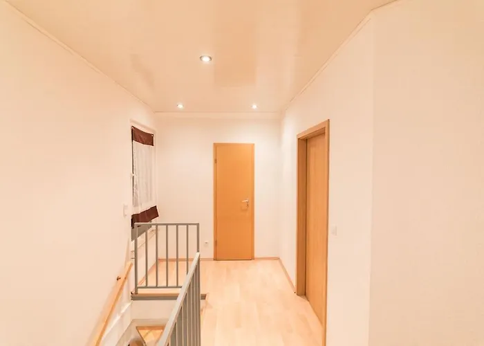 Vakantiehuis 3 Bedroom House With 2 Bathrooms In - Haus Mit 3 Schlafzimmer 2 Badezimmer In Düsseldorf