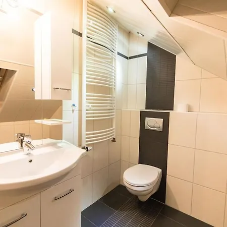 3 Bedroom House With 2 Bathrooms In - Haus Mit 3 Schlafzimmer 2 Badezimmer In *
