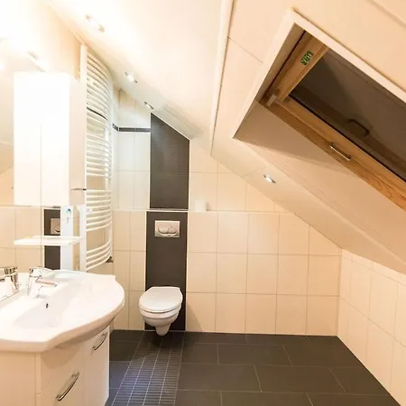 3 Bedroom House With 2 Bathrooms In - Haus Mit 3 Schlafzimmer 2 Badezimmer In