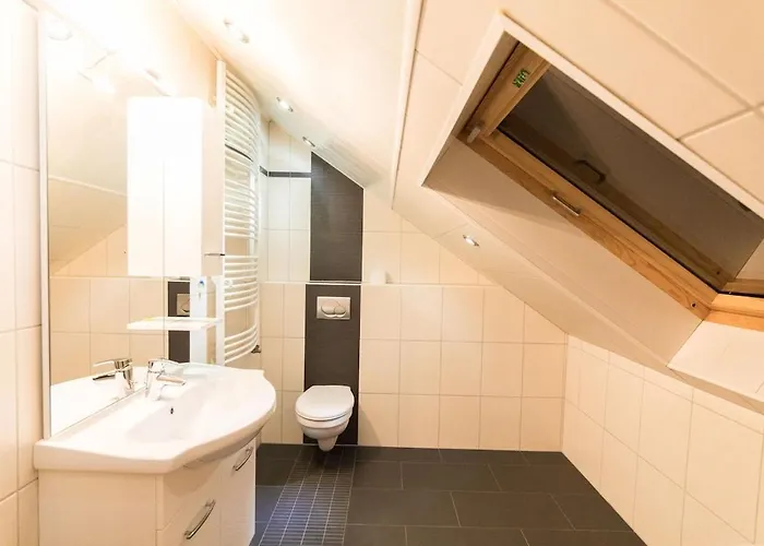 3 Bedroom House With 2 Bathrooms In - Haus Mit 3 Schlafzimmer 2 Badezimmer In