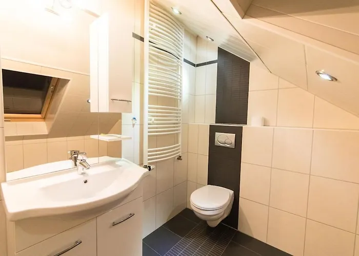 3 Bedroom House With 2 Bathrooms In - Haus Mit 3 Schlafzimmer 2 Badezimmer In *